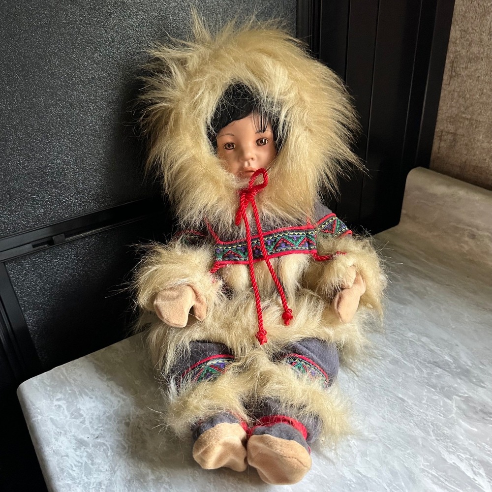 Vintage Hamilton Collection Alaskan Inuit Eskimo Doll Realistic Porcelain Face‎